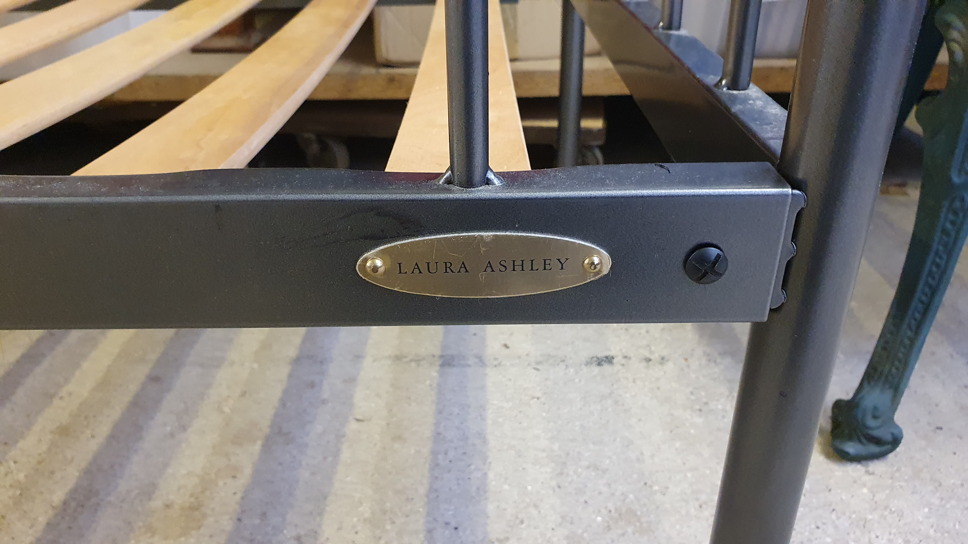 A Laura Ashley grey metal day bed and a white and brass single tester bed, some bolts missing (2). - Image 4 of 7