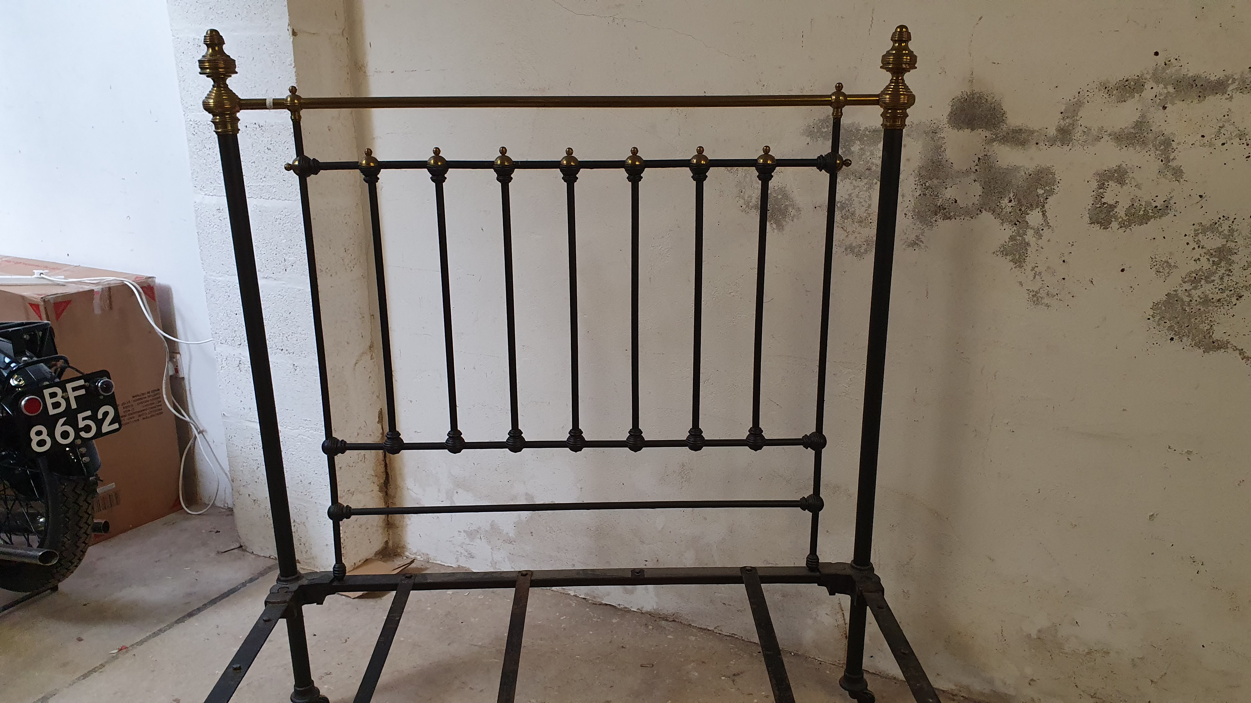 A Victorian cast iron and brass double bed, with castors, one strap missing, 140 cm. - Image 3 of 5