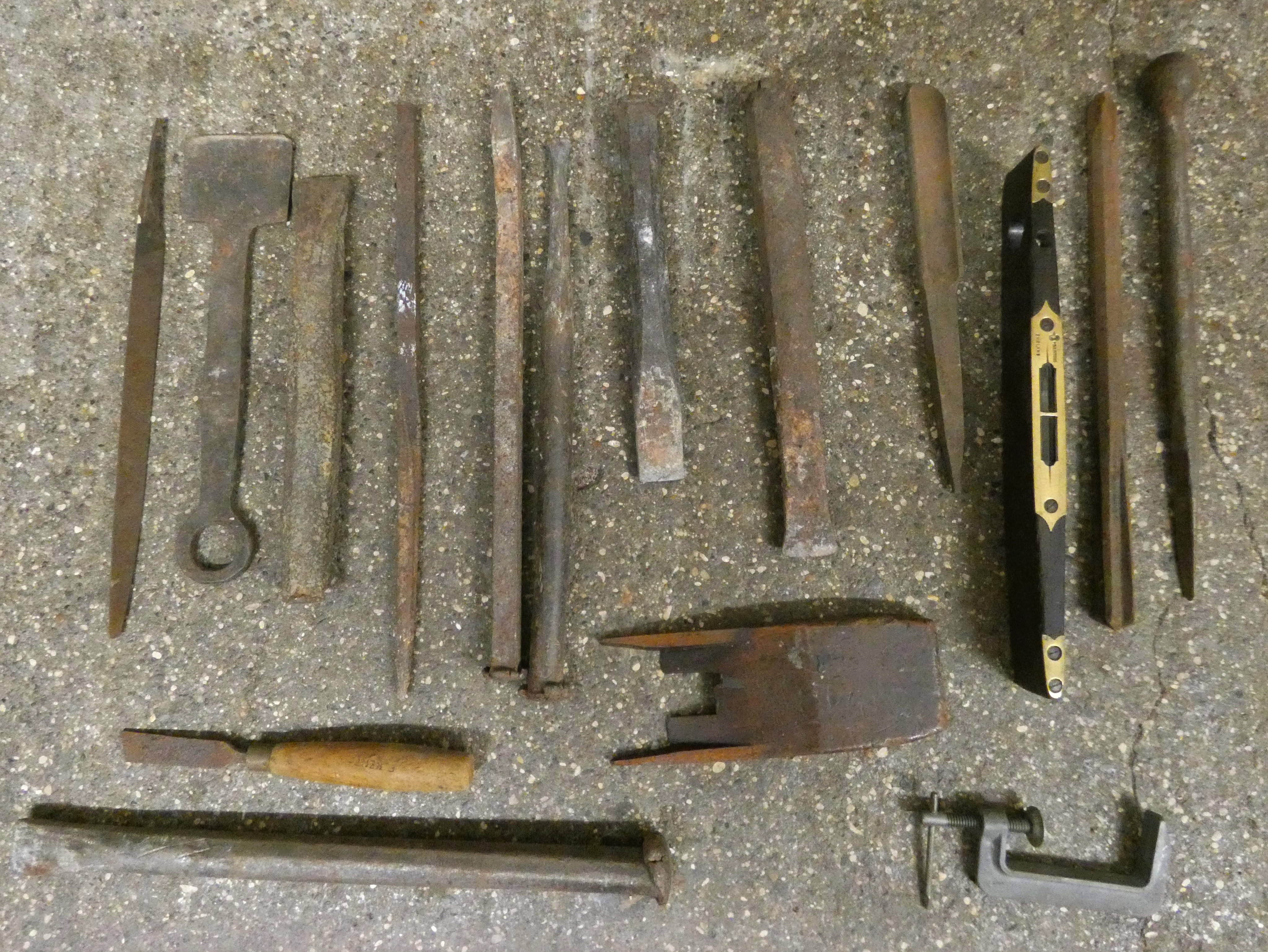 A collection of hand tools. - Image 3 of 3