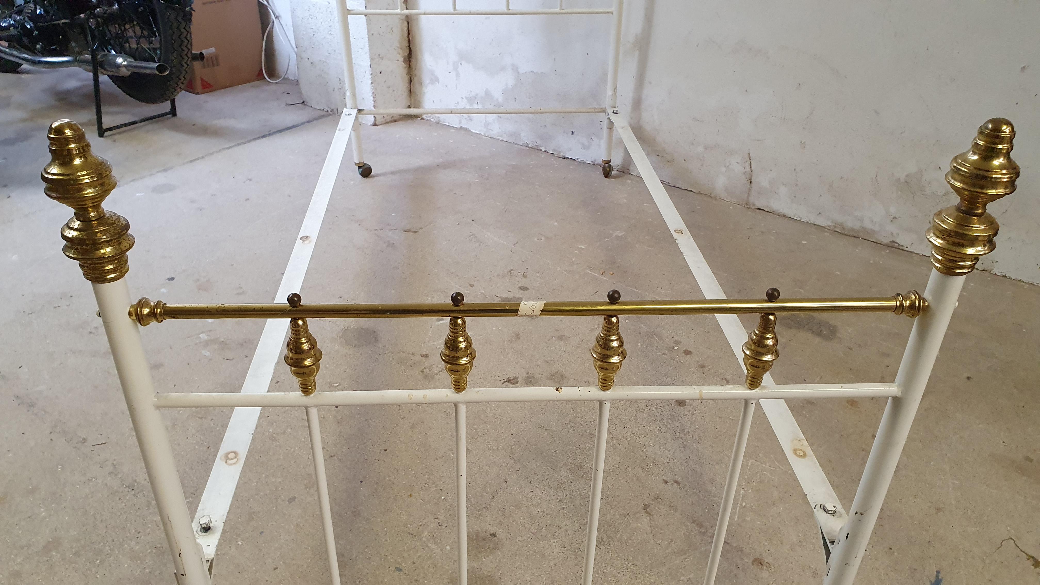 A Laura Ashley grey metal day bed and a white and brass single tester bed, some bolts missing (2). - Image 6 of 7