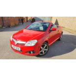 2009 Vauxhall Tigra Convertible Exclusive, 1796 cc. Registration number SH09 UEB. Chassis number