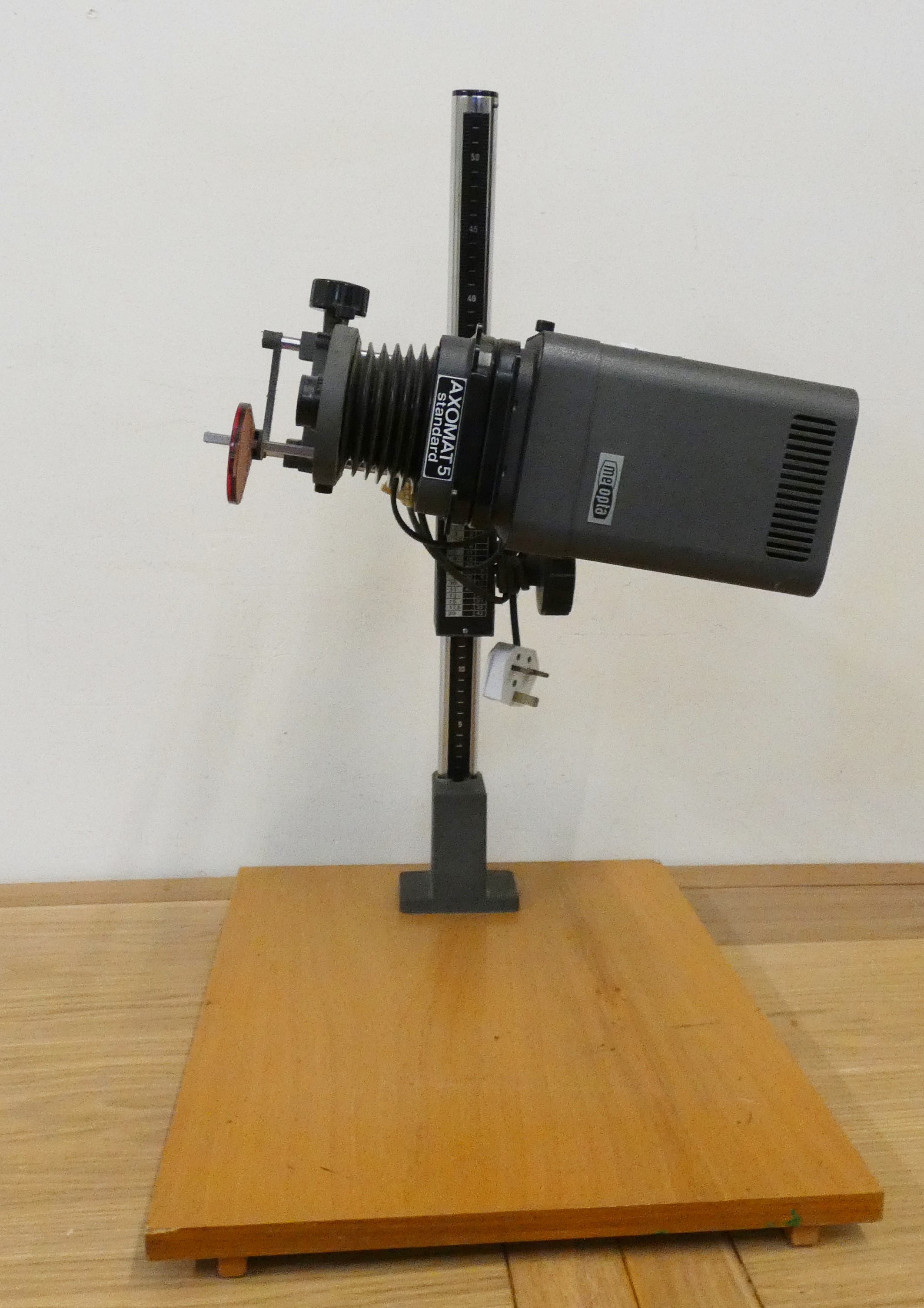 2 boxes of camera's/equipment, tripods and a ME Opta Axomats standard enlarger. - Image 5 of 6