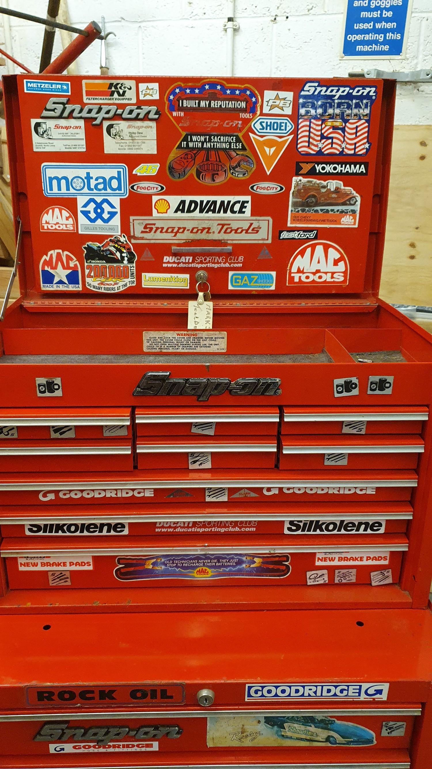 A Snap On two section tool chest, on wheels with two keys. - Image 3 of 3