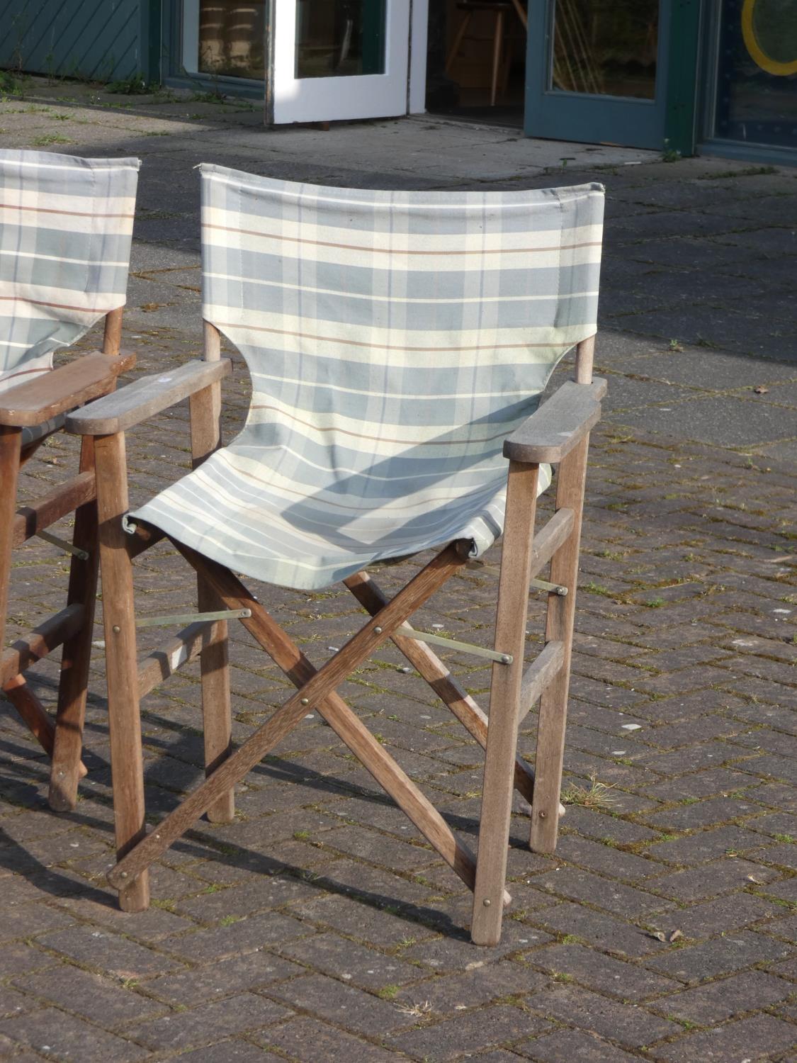 A set of five hardwood folding garden chairs (5) - Image 2 of 3