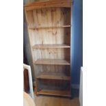 A pine 5 shelf bookcase, 174 x 72 x 27 cm.