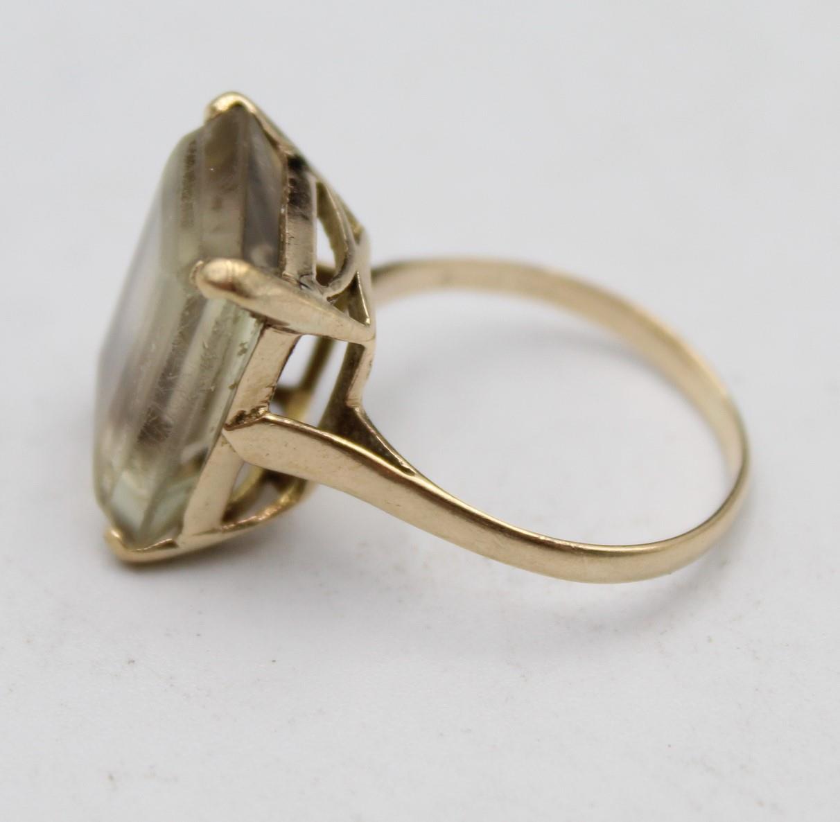 A 9ct gold and smokey quartz dress ring, London 1966, claw set with a step cut stone, 17 x 12 cm, - Image 2 of 5