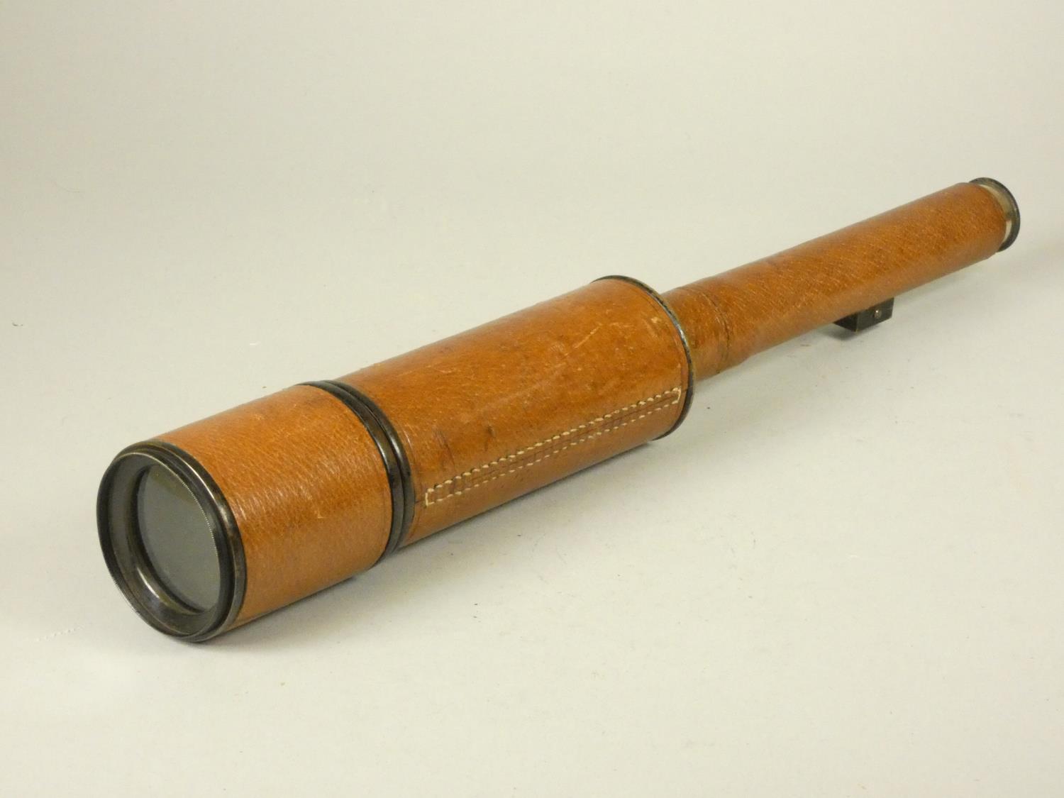 F. Davidson, London, a Davon telescope, leather covered, 37 cm, together with various fittings, - Image 2 of 5