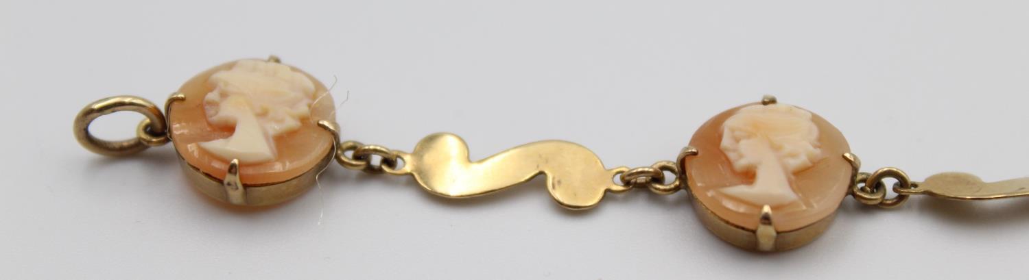 A 9ct gold and shell cameo bracelet, length 18 cm, 6 gms. - Image 2 of 6