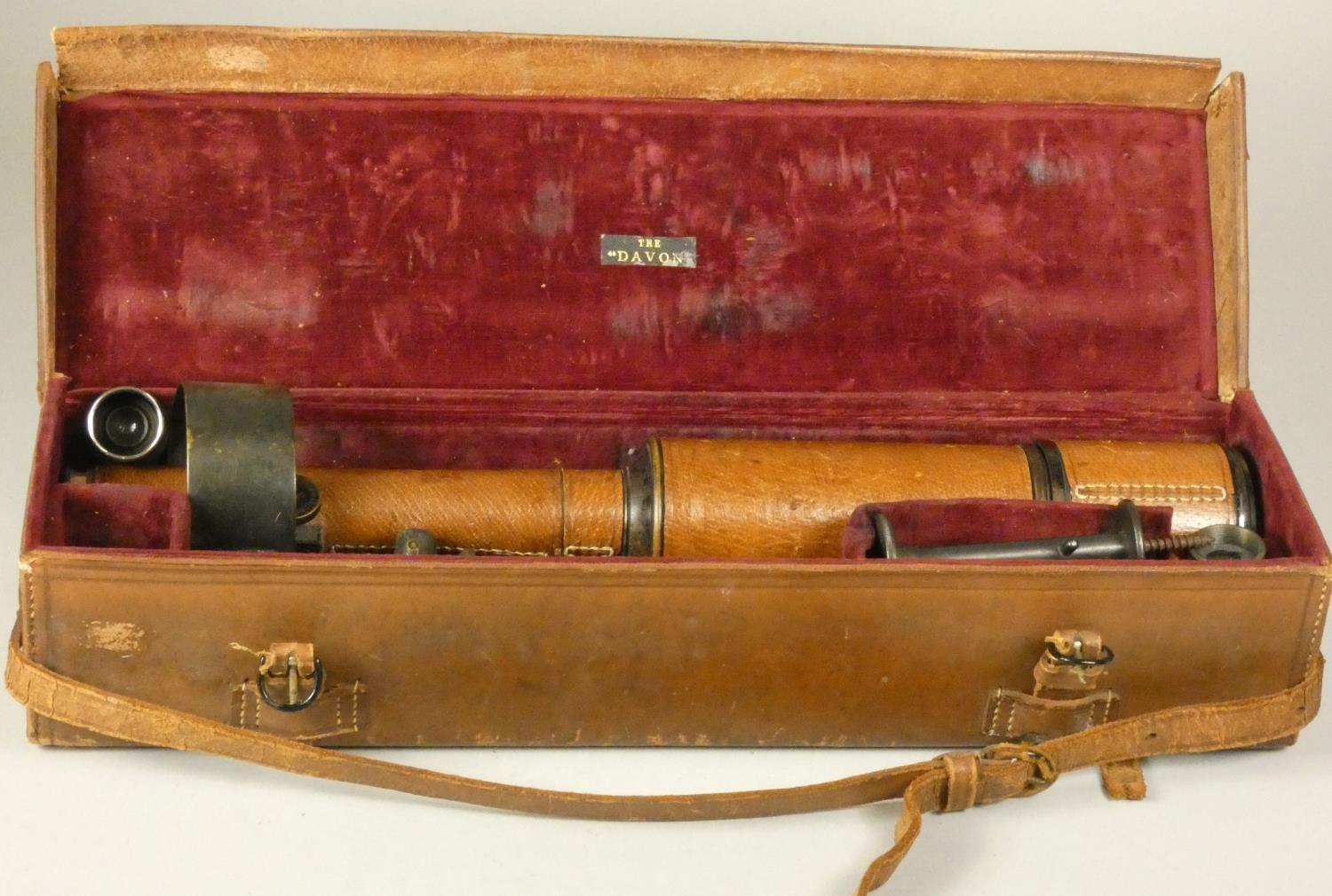 F. Davidson, London, a Davon telescope, leather covered, 37 cm, together with various fittings, - Image 4 of 5