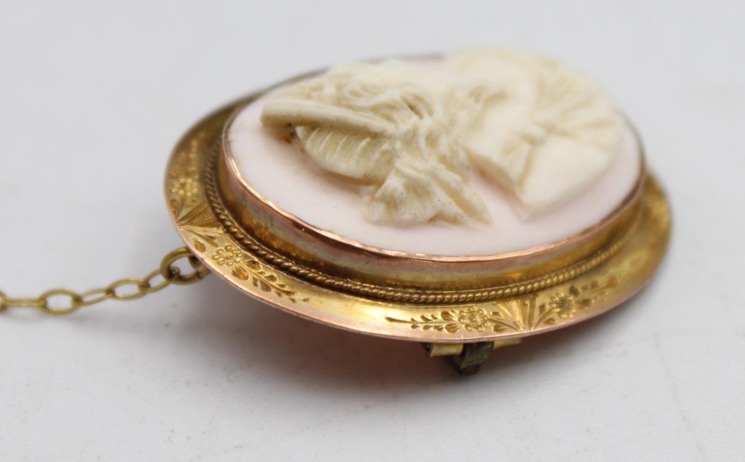 A Victorian 9ct gold mounted conch shell cameo brooch, depicting a lady, 3 x 2.5 cm. - Image 4 of 6