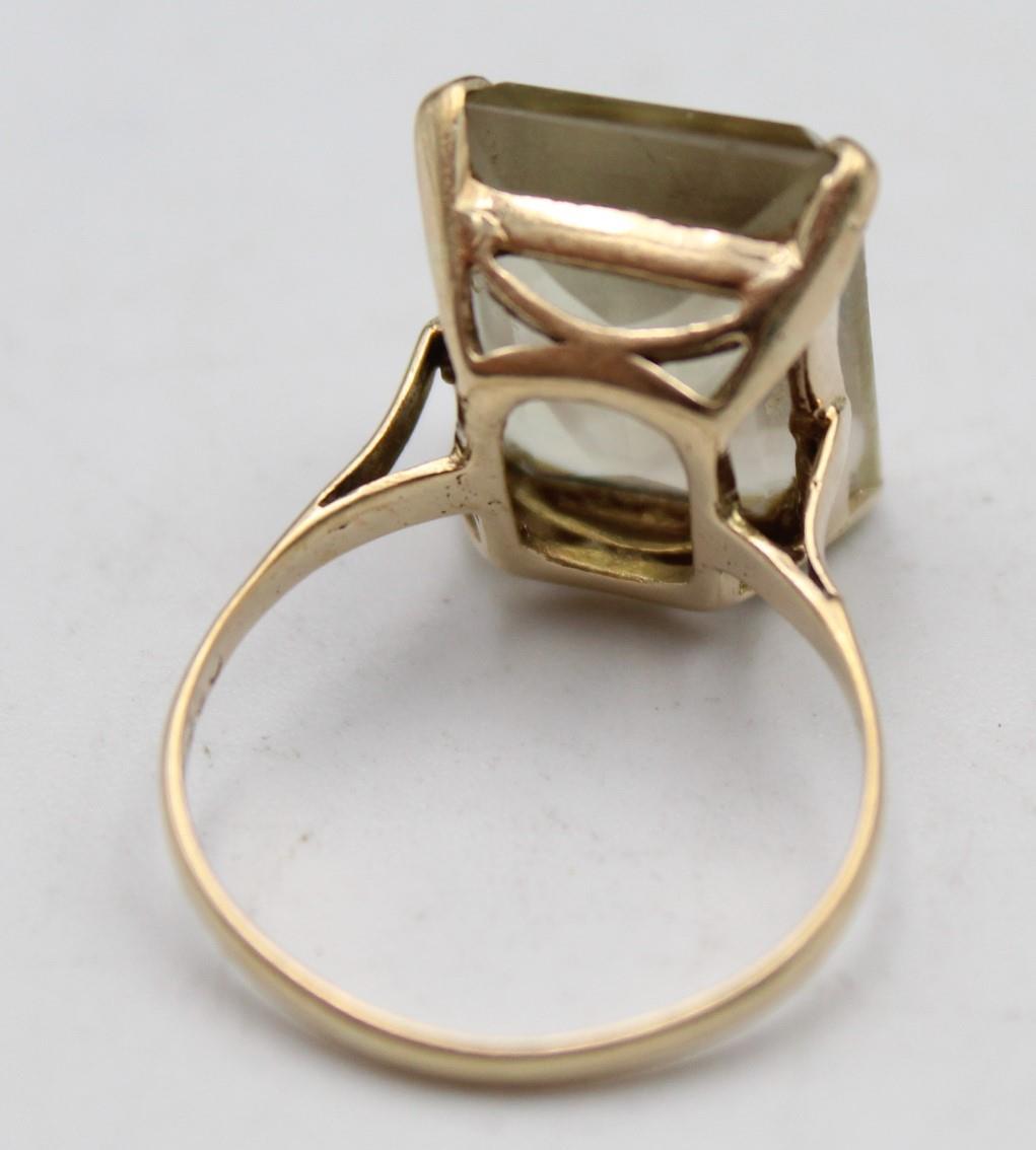 A 9ct gold and smokey quartz dress ring, London 1966, claw set with a step cut stone, 17 x 12 cm, - Image 3 of 5