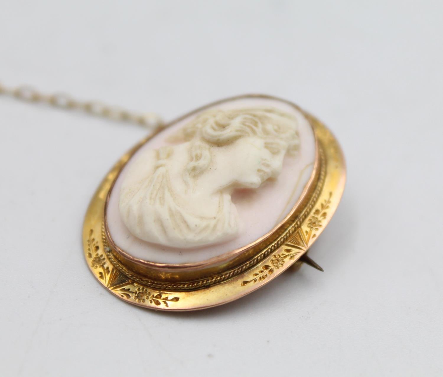 A Victorian 9ct gold mounted conch shell cameo brooch, depicting a lady, 3 x 2.5 cm. - Image 2 of 6