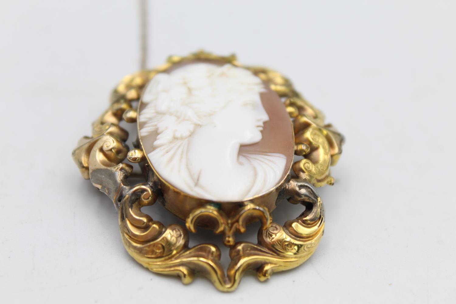 A Victorian gold mounted shell cameo brooch, depicting a Bacchanalian lady, scroll mount, 5 x 4 cm. - Image 3 of 5