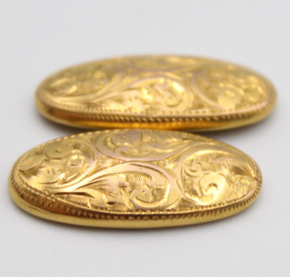 A pair of oval 9ct rose gold cufflinks, Birmingham 1919, with engraved decoration, 3 gms. - Image 3 of 5