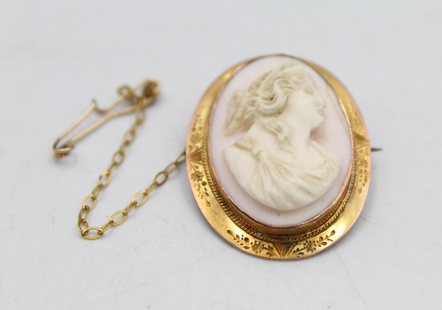 A Victorian 9ct gold mounted conch shell cameo brooch, depicting a lady, 3 x 2.5 cm.