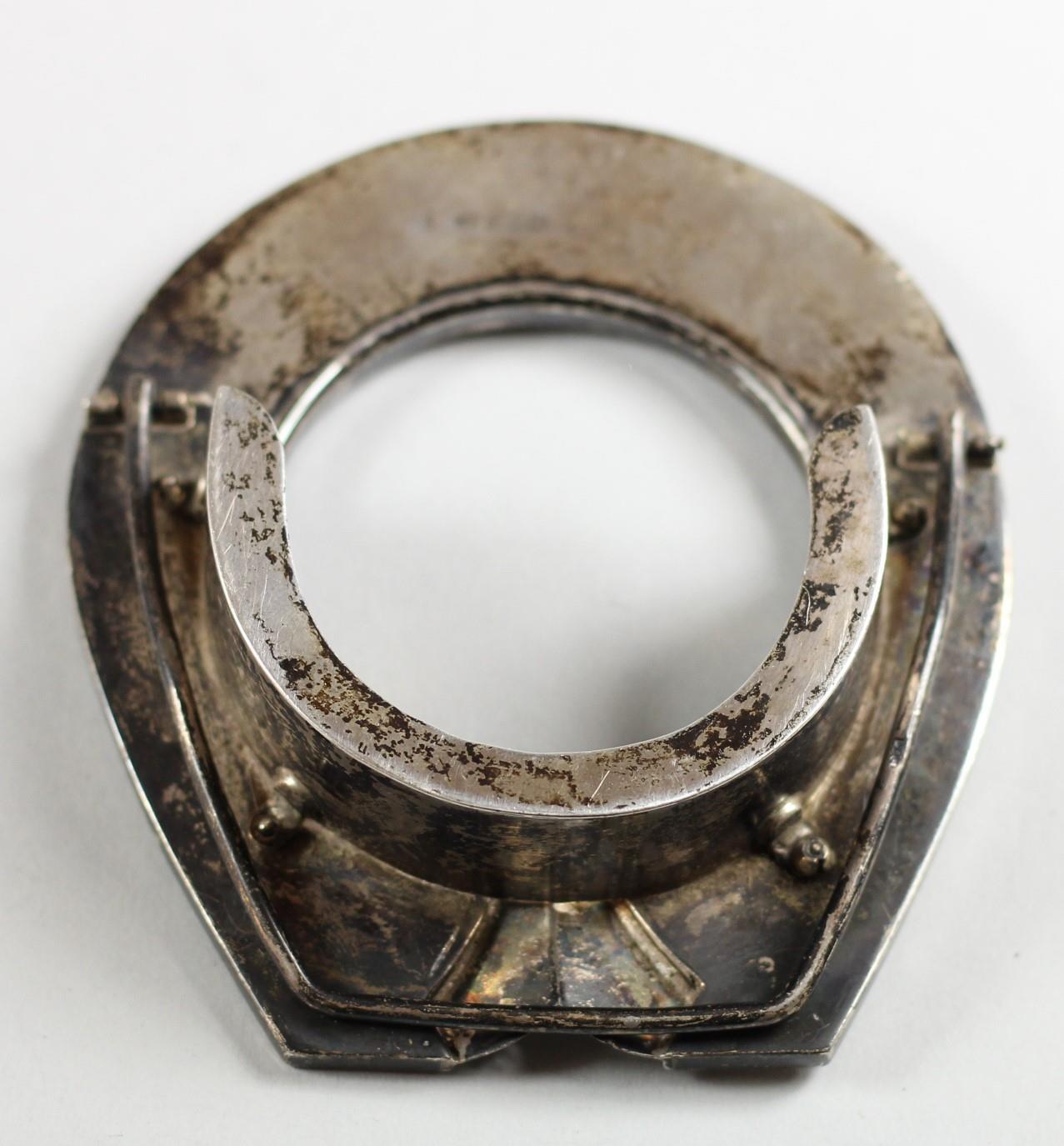 A Victorian silver novelty pocket watch holder, Birmingham 1892, in the form of a horse shoe, 11 cm, - Image 2 of 3