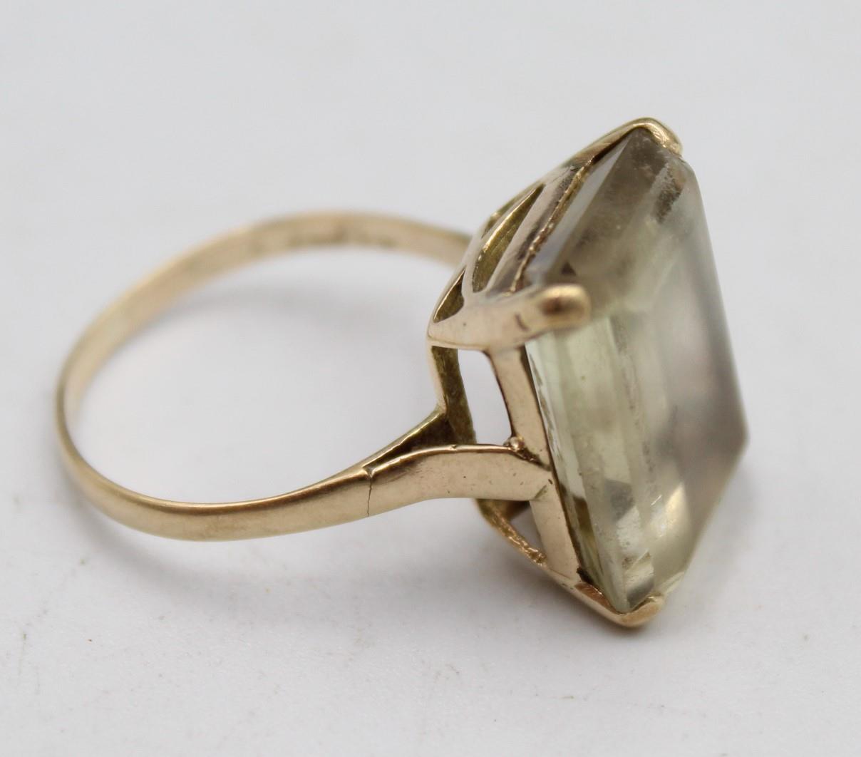 A 9ct gold and smokey quartz dress ring, London 1966, claw set with a step cut stone, 17 x 12 cm, - Image 4 of 5