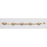 A 9ct gold and shell cameo bracelet, length 18 cm, 6 gms.