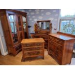 An Edwardian burr walnut and walnut bedroom suite, comprising wardrobe, 127 x 52 x 200 cm,