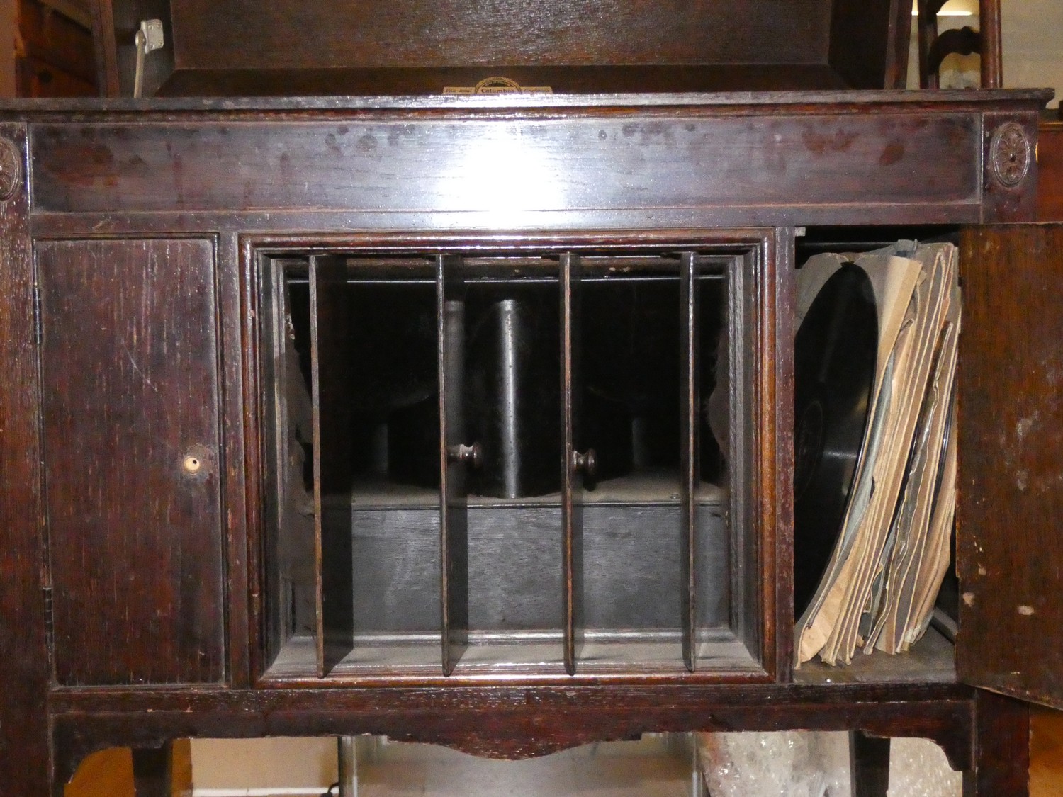 A 20th Century free standing oak cased wind up gramophone, bearing the makers name Columbia. 87cm - Image 2 of 4