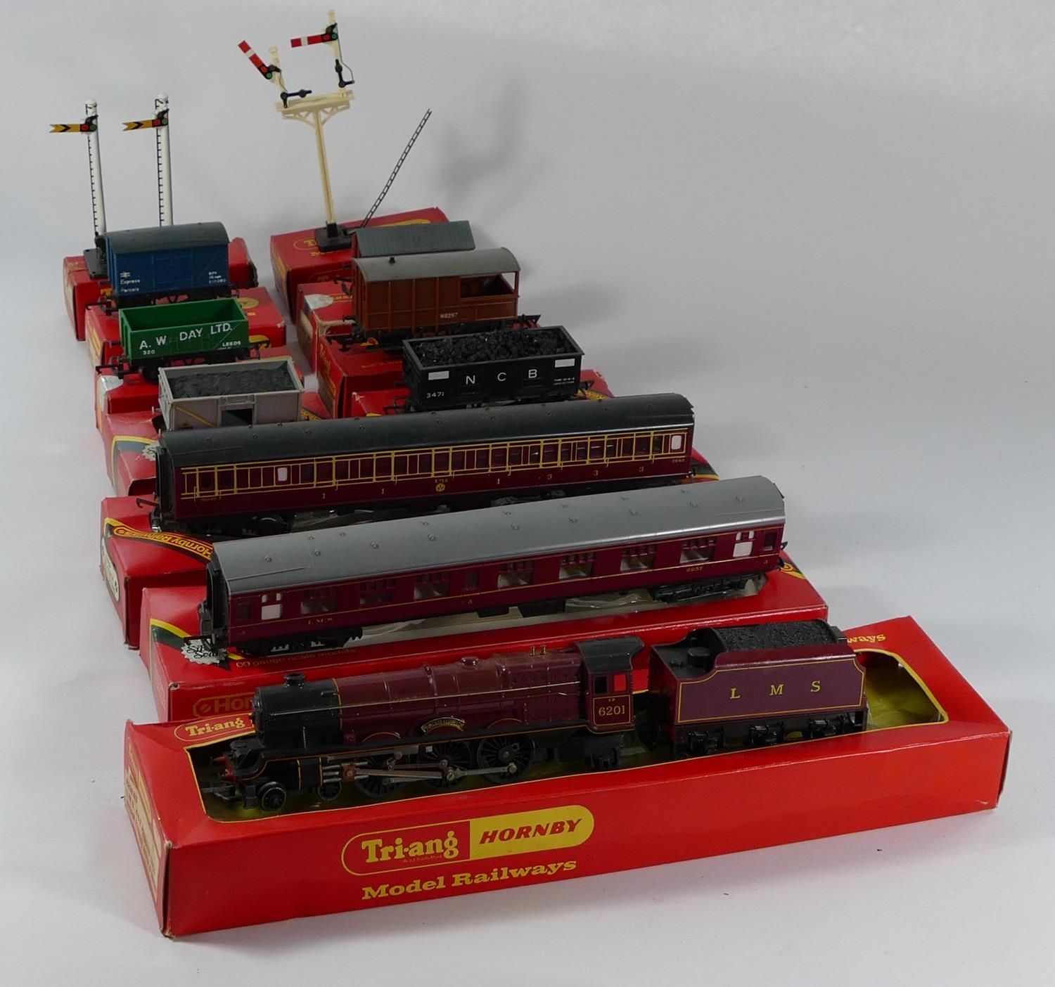 A collection of eleven boxed railway models to include- Tri-ang Hornby L.M.S 4-6-2 Princess Loco