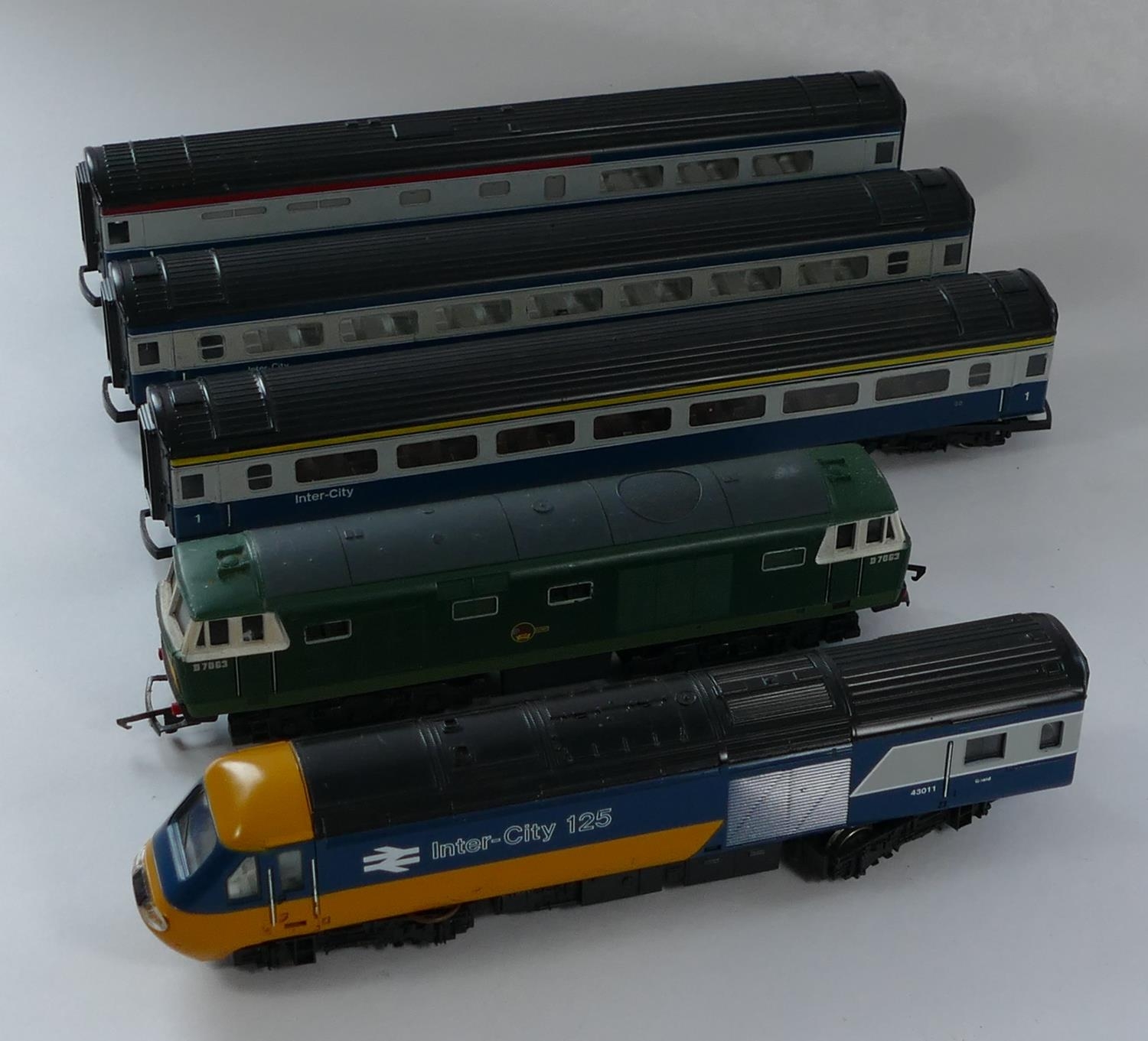 A Hornby Railways Inter-City 125 OO gauge locomotive, together with a Hornby British Railways OO