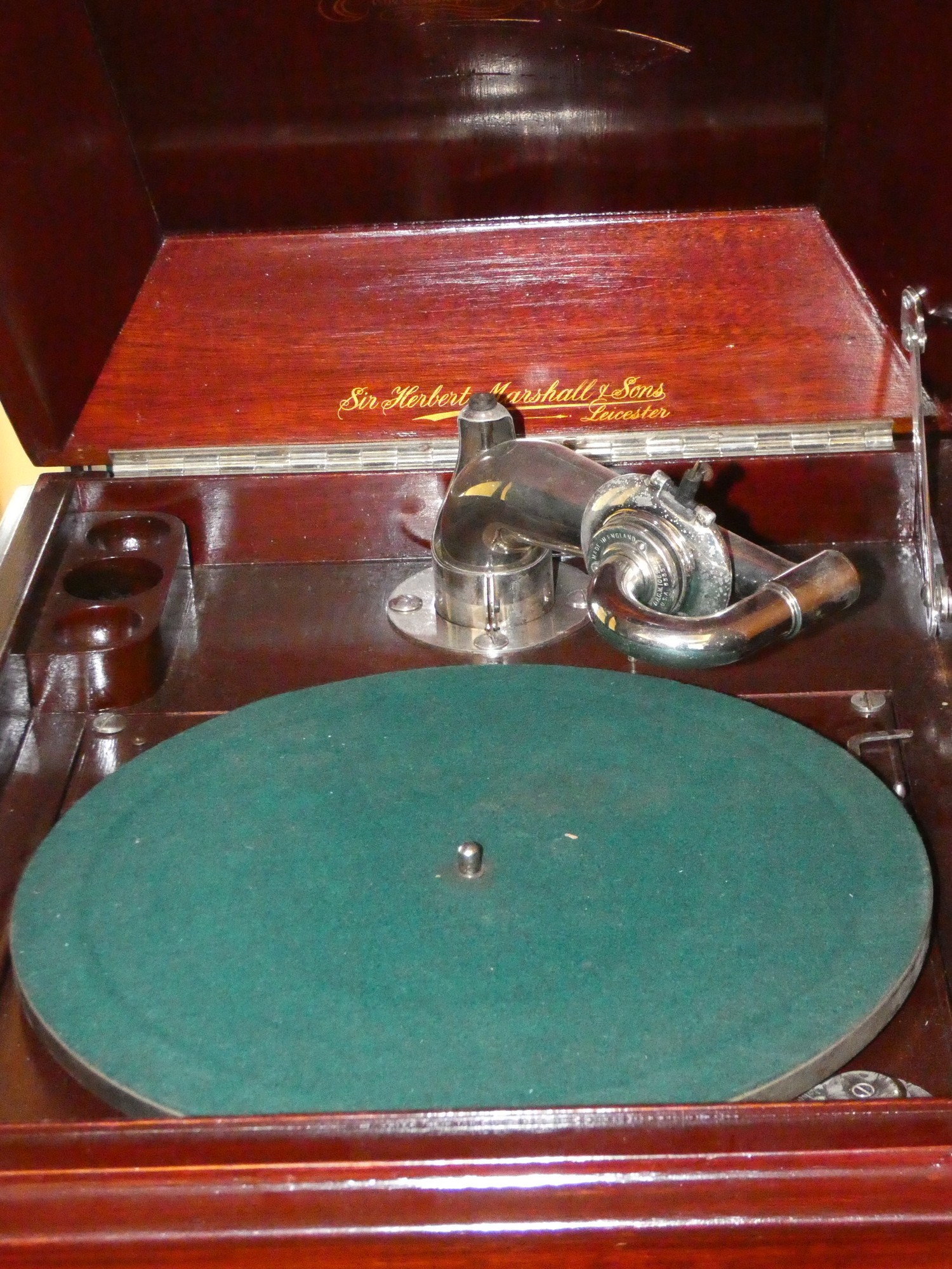 An early 20th Century free standing wind up gramophone by 'His Masters Voice' complete with spare - Image 4 of 6