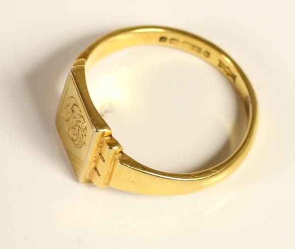 A 9ct gold signet ring, 4.9gm, U - Image 2 of 2