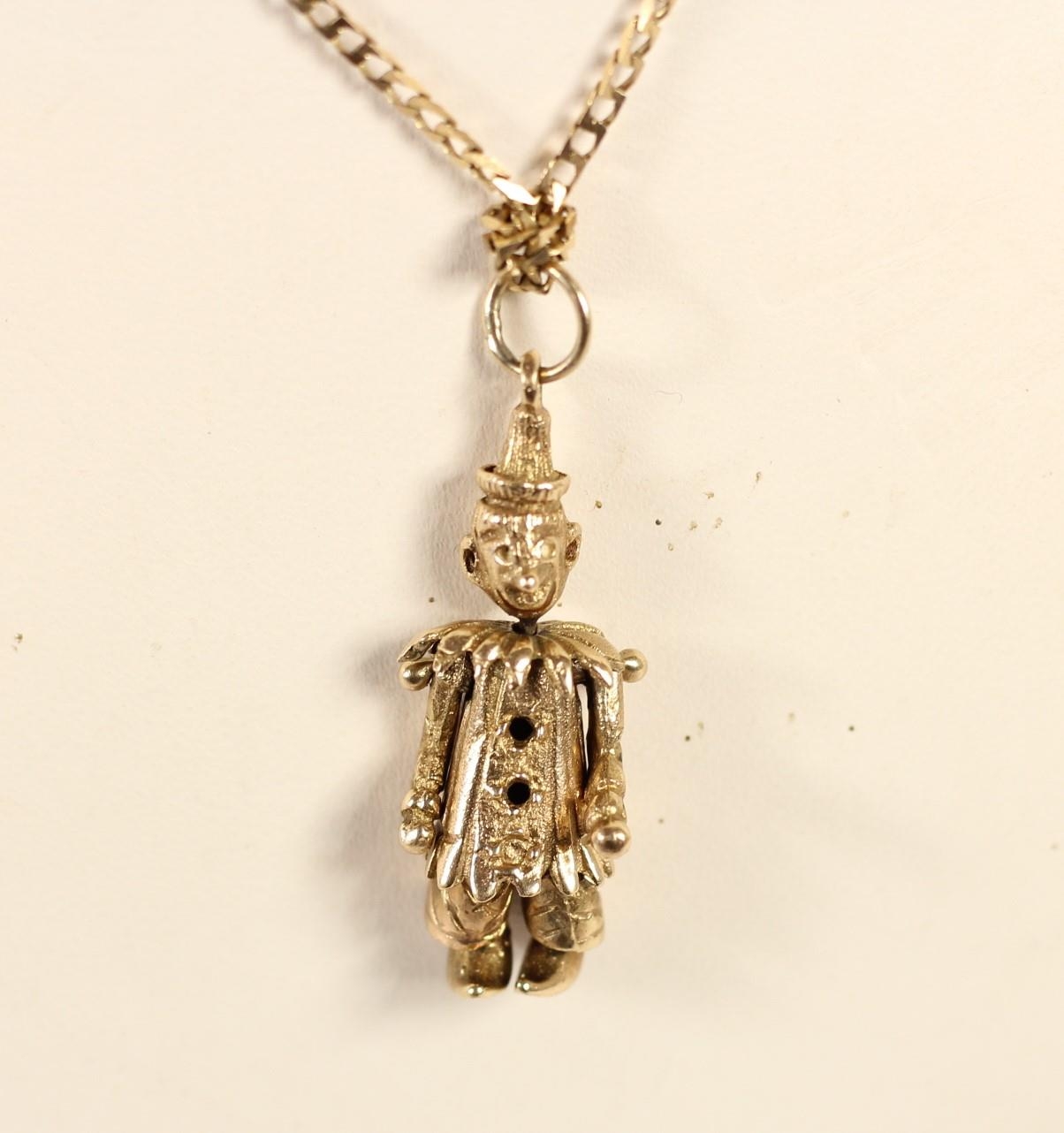 A 9ct gold articulated clown pendant, chain, 7gm