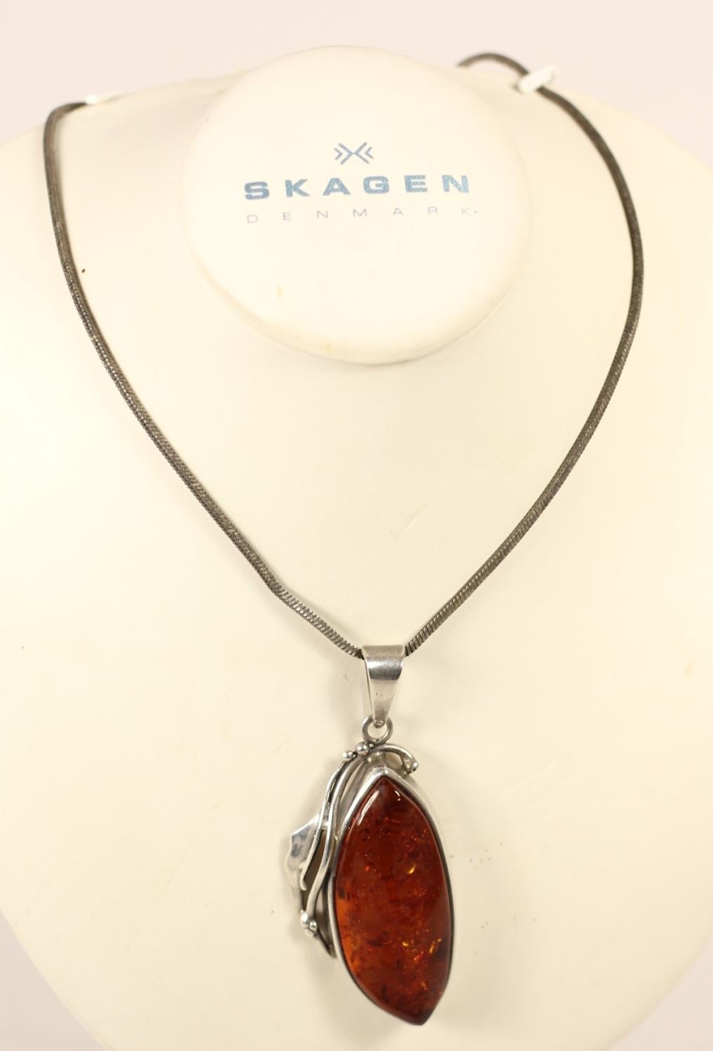 A silver and amber pendant, bracelet with matching ear rings and two pairs of ear rings - Image 2 of 7