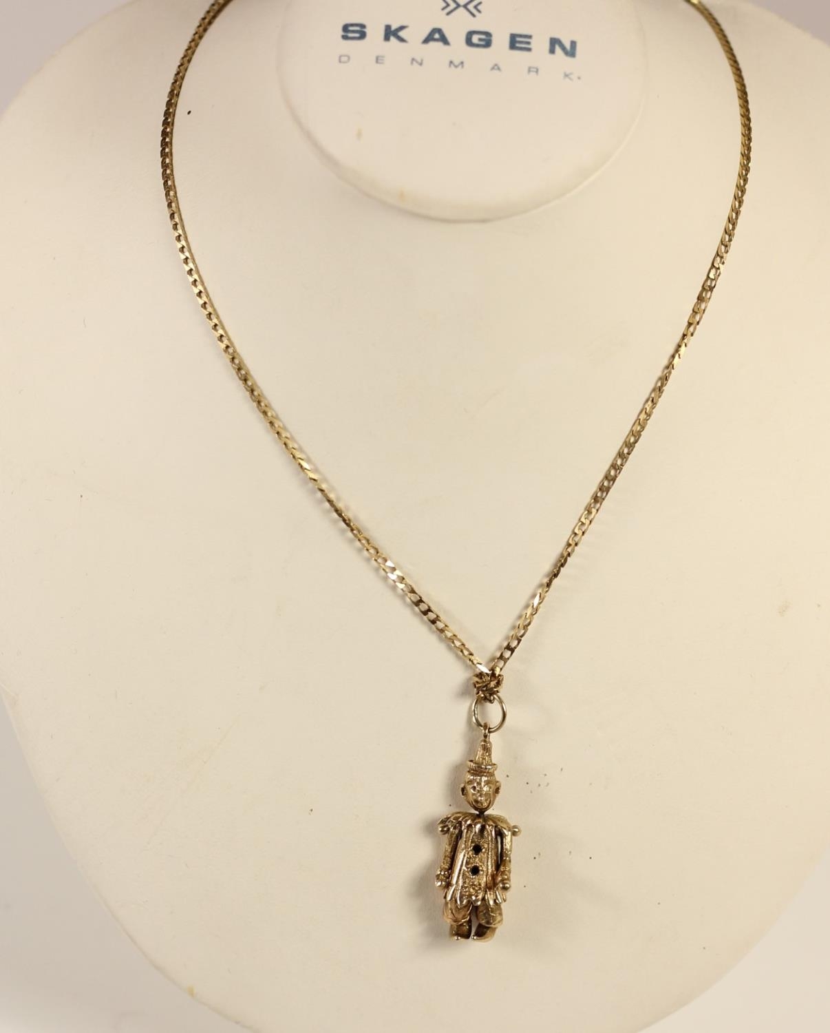 A 9ct gold articulated clown pendant, chain, 7gm - Image 2 of 2