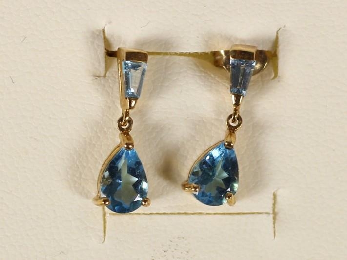 Two pairs of 9ct gold and blue topaz earrings, 3.4gm - Image 2 of 3