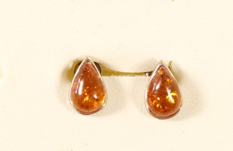A silver and amber pendant, bracelet with matching ear rings and two pairs of ear rings - Image 7 of 7