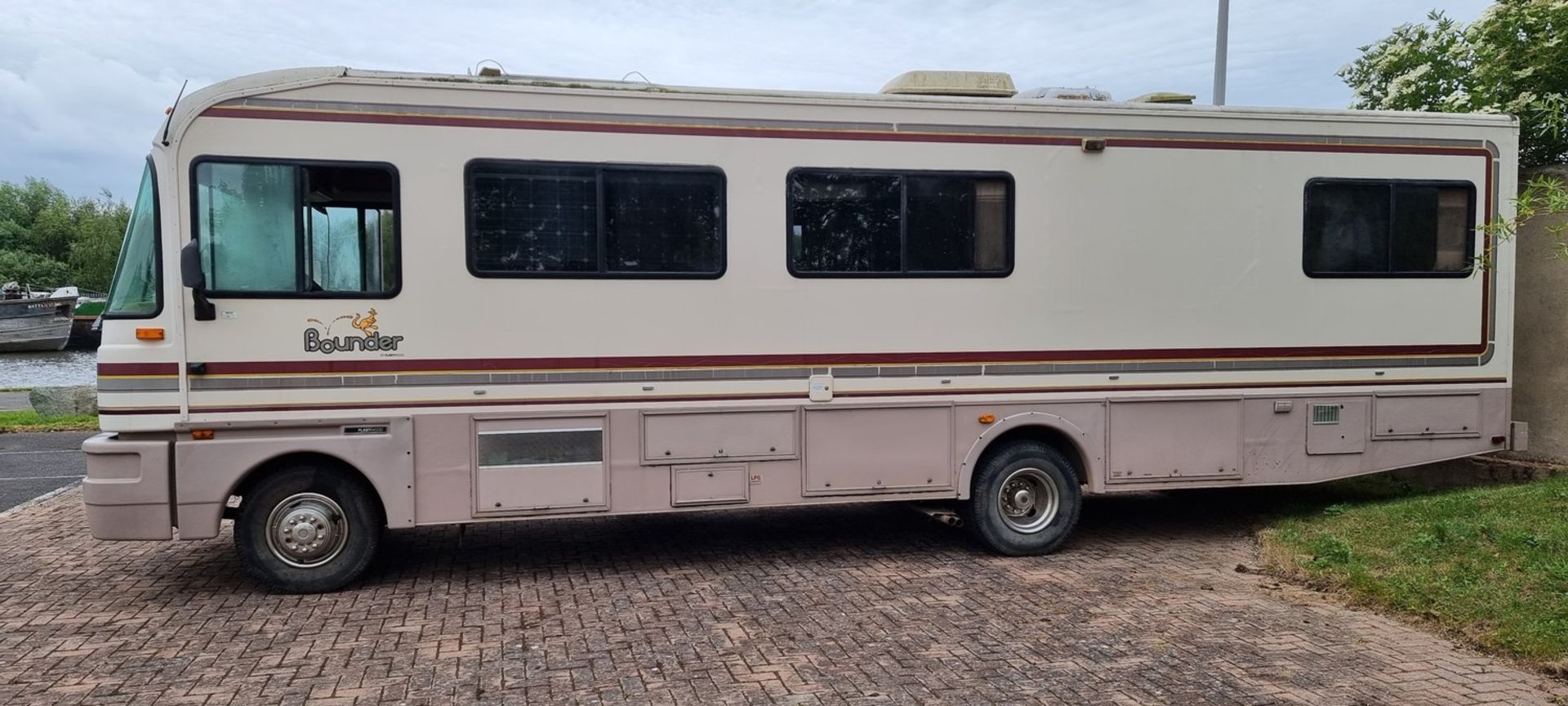 1994 Fleetwood Bounder RV, 7,400cc. Registration number L774 DFD. Chassis number - Image 4 of 11