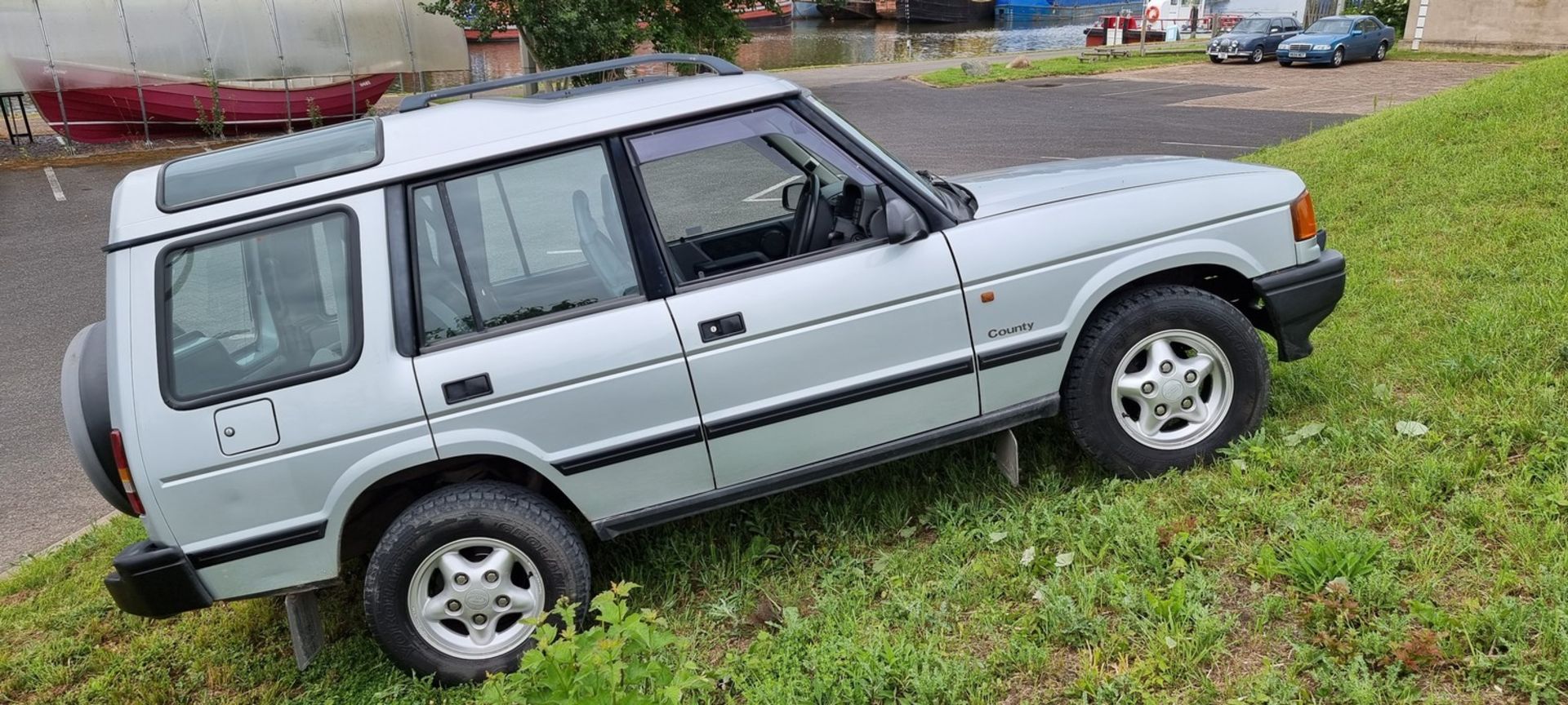 1996 Land Rover Discovery Series 1, 300 TDi, 2495cc automatic. Registration number P32 XRH. - Image 9 of 23