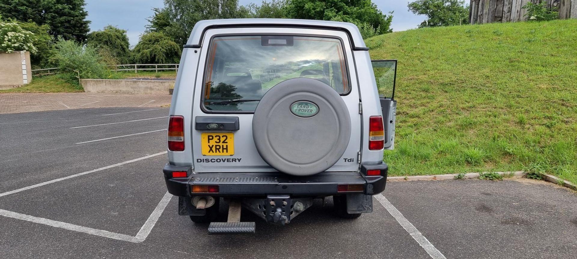 1996 Land Rover Discovery Series 1, 300 TDi, 2495cc automatic. Registration number P32 XRH. - Image 8 of 23