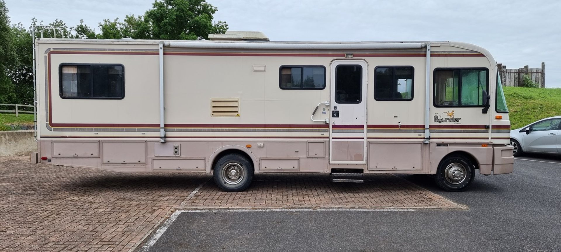 1994 Fleetwood Bounder RV, 7,400cc. Registration number L774 DFD. Chassis number - Image 3 of 11