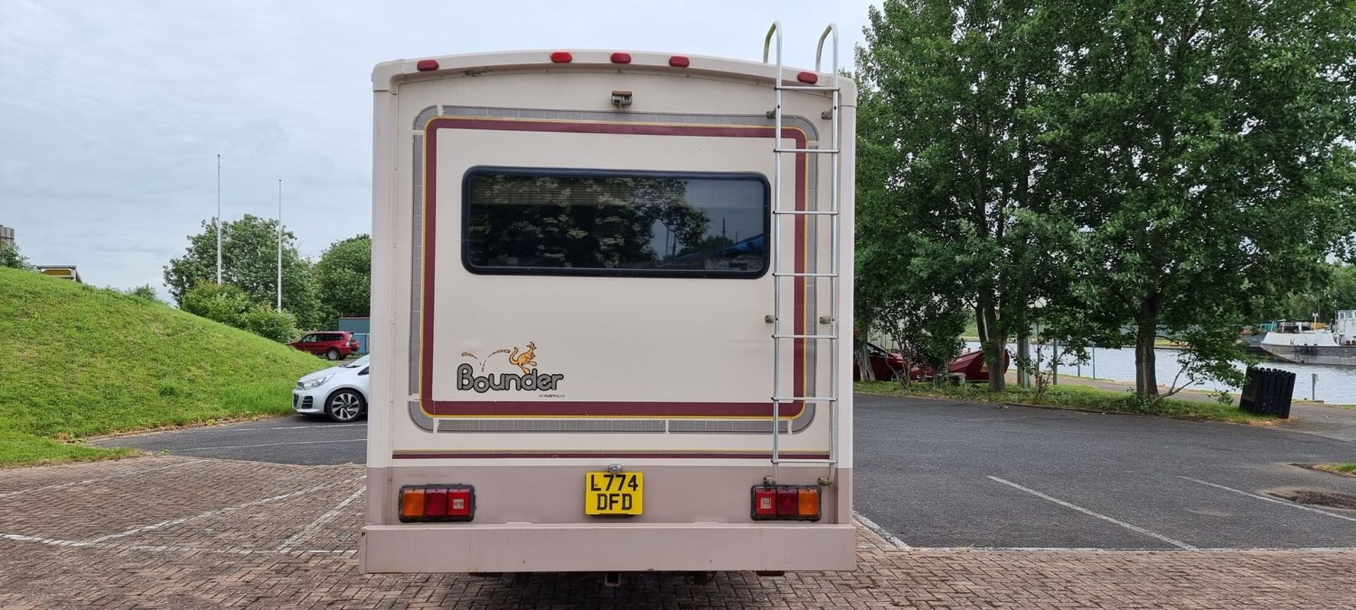 1994 Fleetwood Bounder RV, 7,400cc. Registration number L774 DFD. Chassis number - Image 6 of 11