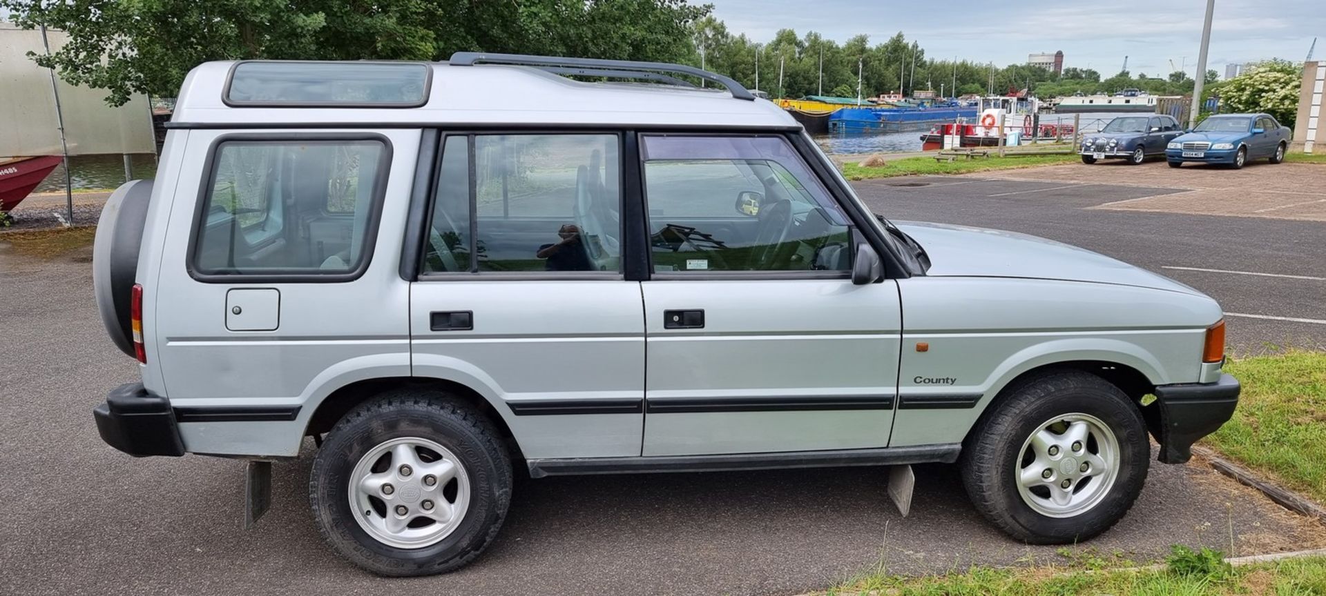 1996 Land Rover Discovery Series 1, 300 TDi, 2495cc automatic. Registration number P32 XRH. - Image 5 of 23