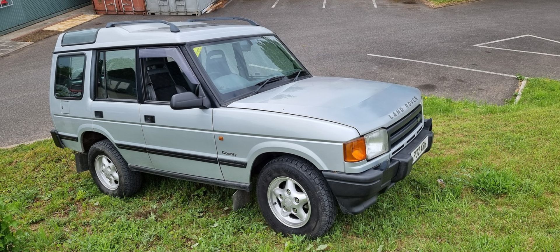 1996 Land Rover Discovery Series 1, 300 TDi, 2495cc automatic. Registration number P32 XRH.