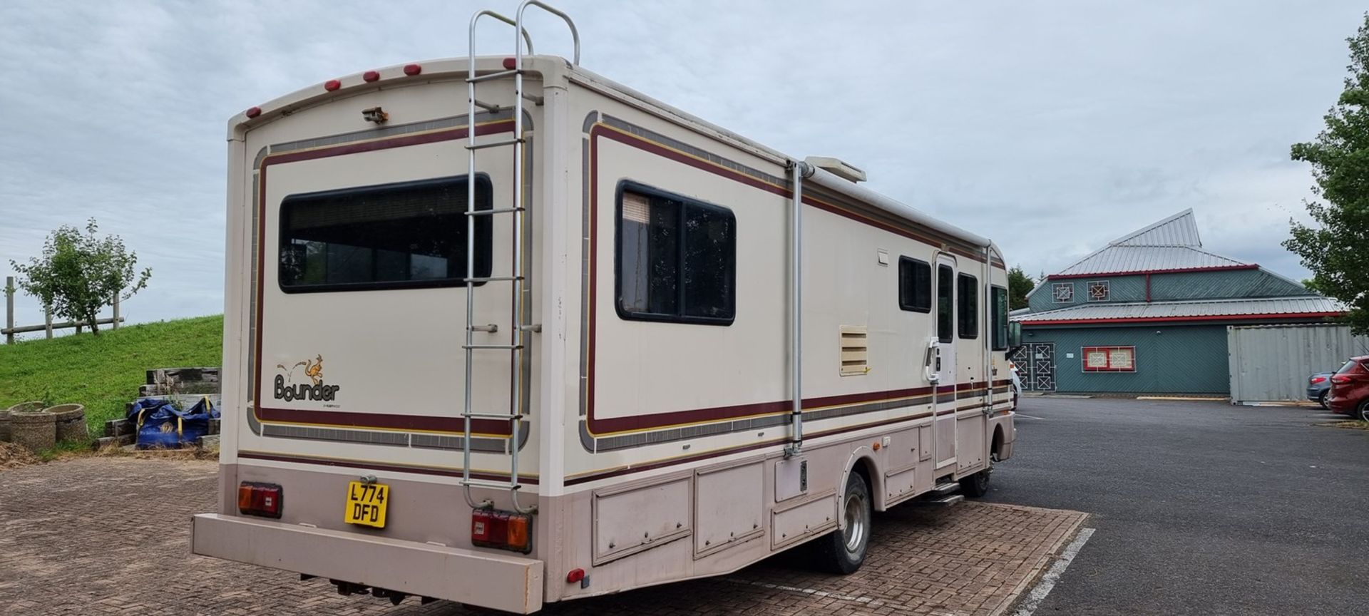 1994 Fleetwood Bounder RV, 7,400cc. Registration number L774 DFD. Chassis number - Image 7 of 11