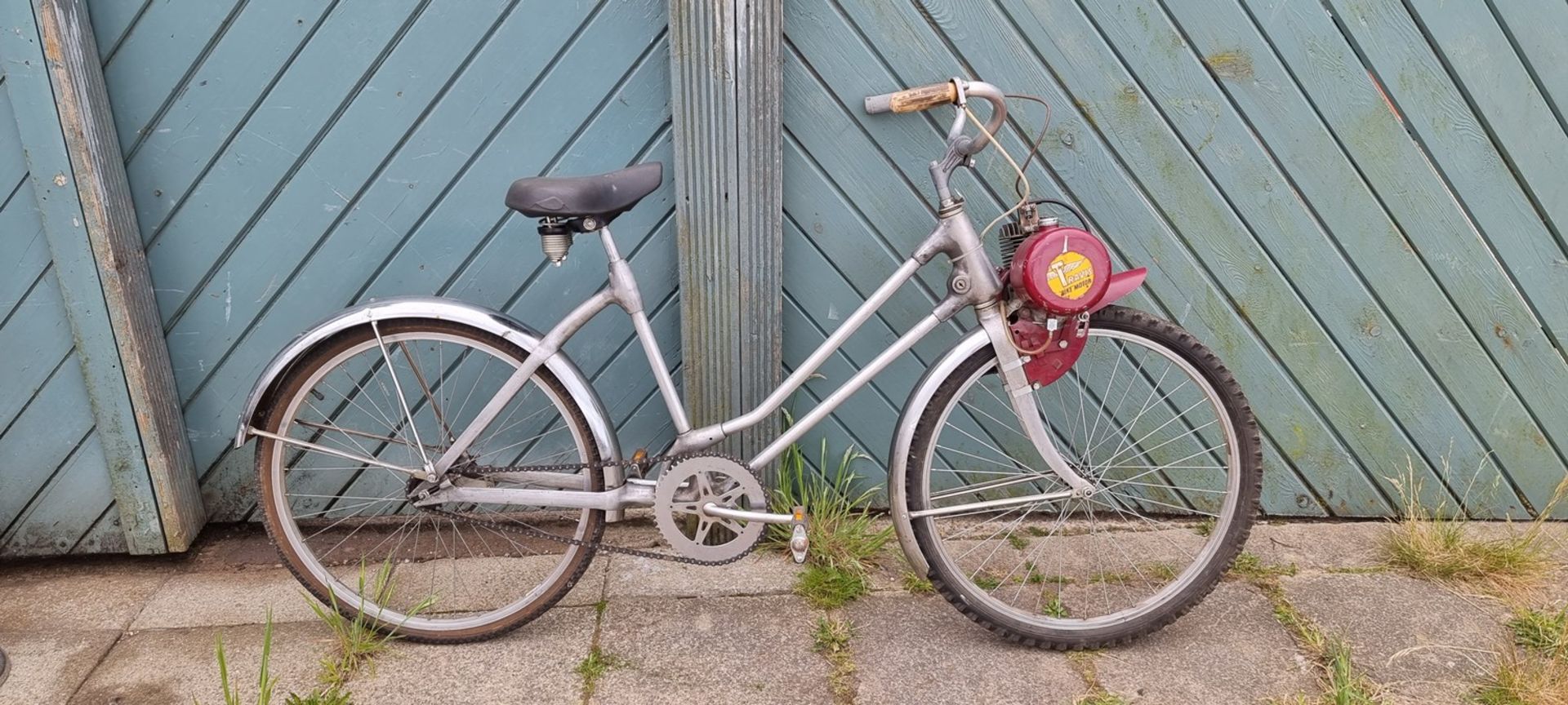 Travis engined bicycle, 1.5hp, c. 1950. Engine serial number 1515. The Travis Motor Kit was built by