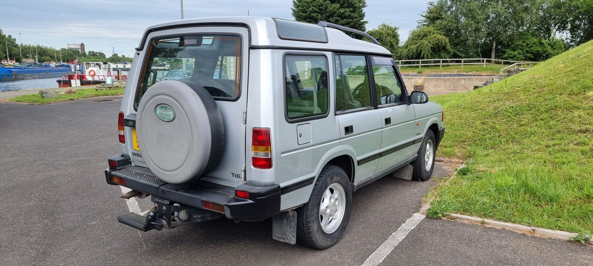 1996 Land Rover Discovery Series 1, 300 TDi, 2495cc automatic. Registration number P32 XRH. - Image 3 of 23