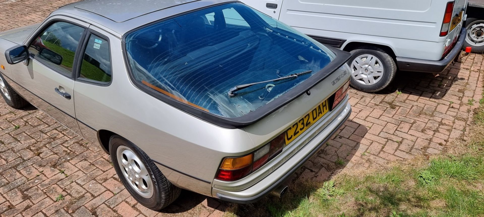 1986 Porsche 924S, 2,479cc. Registration number C232 DAH. Chassis number WPOZZZ92ZGN402901. Engine - Image 6 of 14