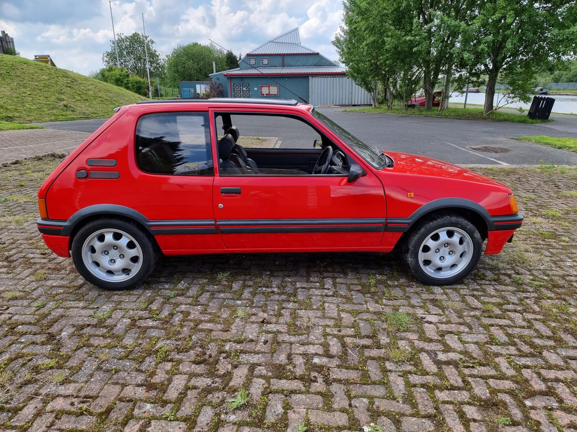 1990 Peugeot 205 1.9 GTI, 1905cc. Registration number G162 EBG. Chassis number VF320CD6223609065. - Image 7 of 23