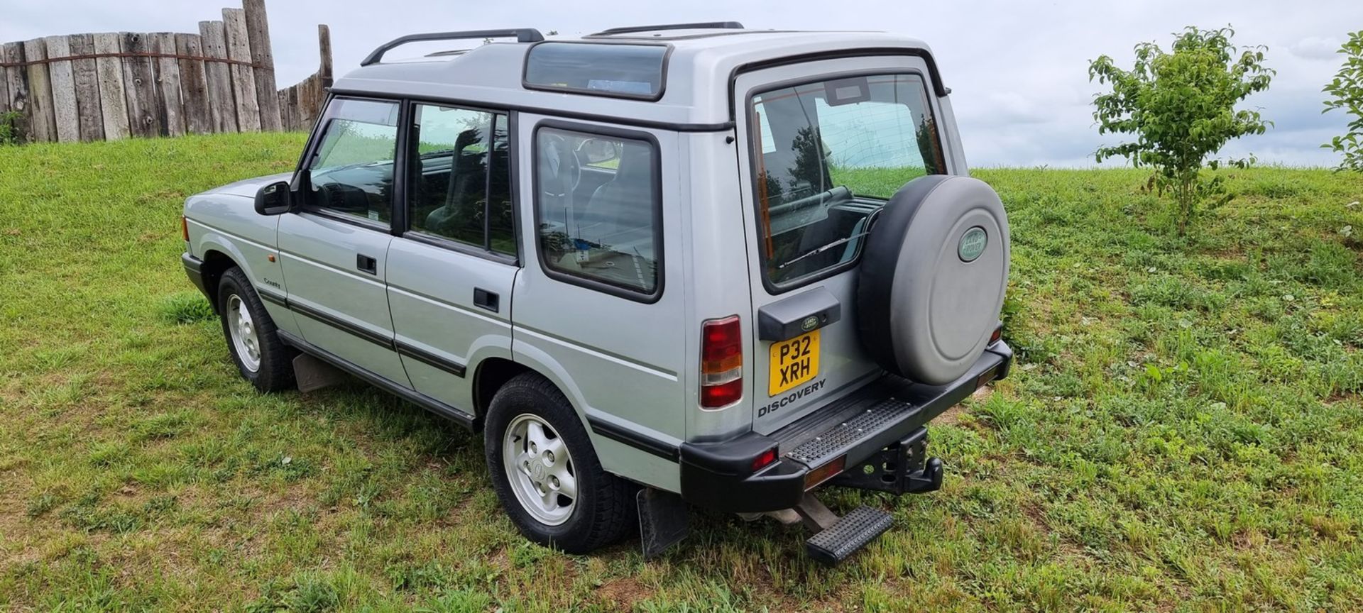 1996 Land Rover Discovery Series 1, 300 TDi, 2495cc automatic. Registration number P32 XRH. - Image 4 of 23