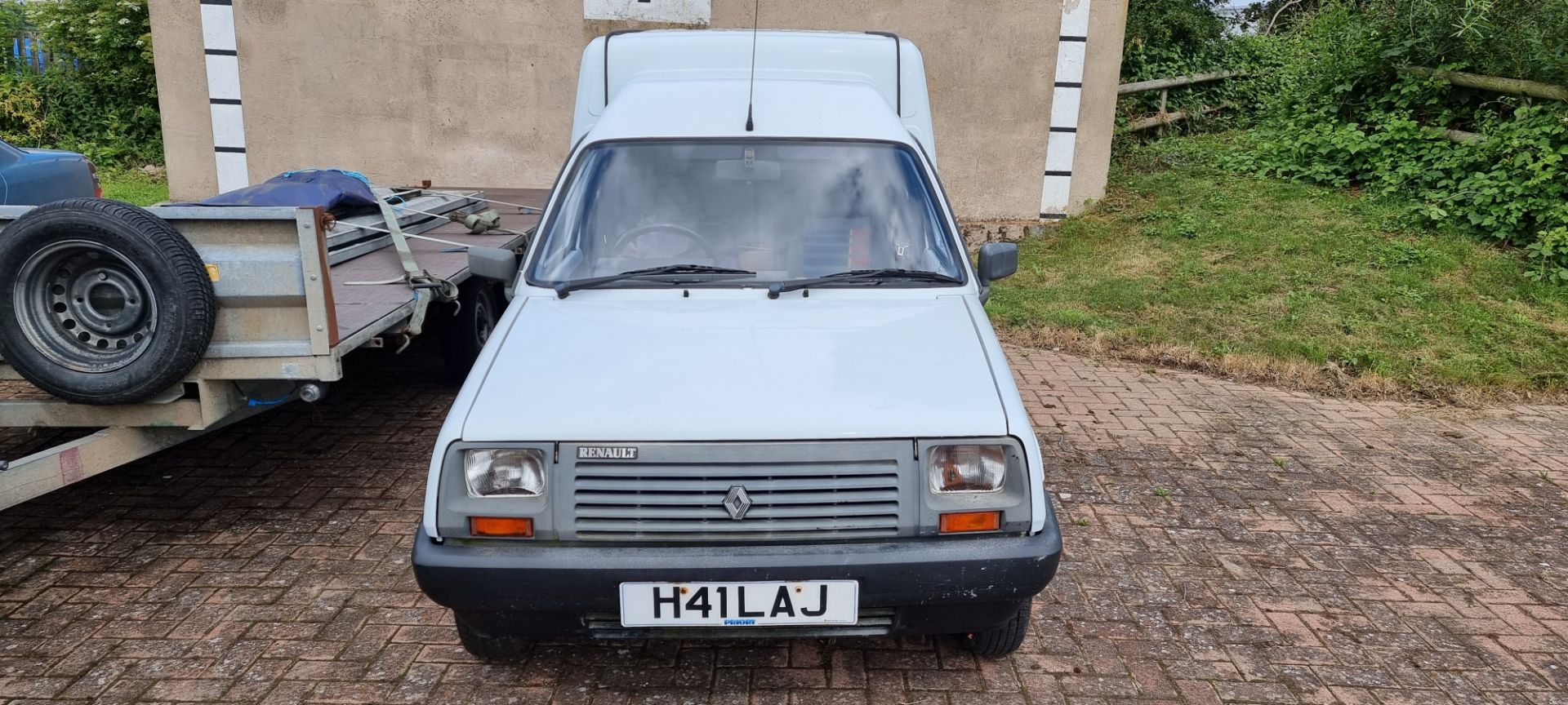 1990 Renault 5 Express diesel van, 1595cc. Registration number H41 LAJ. Chassis number - Image 3 of 9