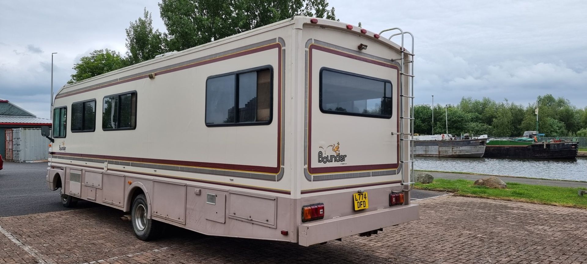 1994 Fleetwood Bounder RV, 7,400cc. Registration number L774 DFD. Chassis number - Image 8 of 11