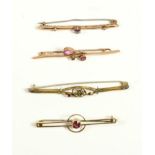 Four Edwardian 9ct gold bar brooches, various gemset, 7.6gm