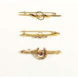 Three 9ct gold Edwardian bar brooches, 3gm